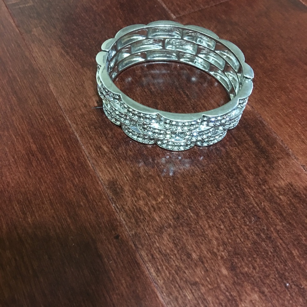 Silver stud bracelet - Picture 3 of 4